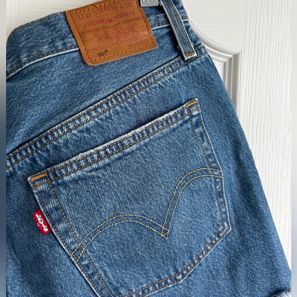Adorable Levi shorts! Super trendy.